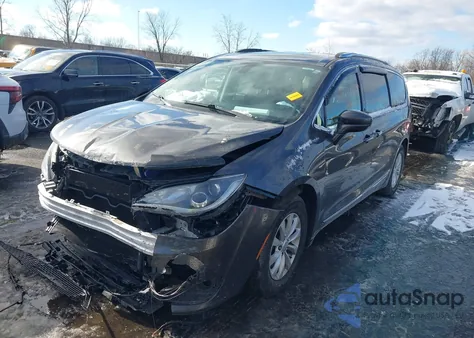 2018 Chrysler Pacifica Touring L z USA, uszkodzony, nr VIN 2C4RC1BG7JR294647